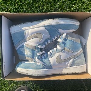 jordan 1 hyper royal size 10.5 very good condition